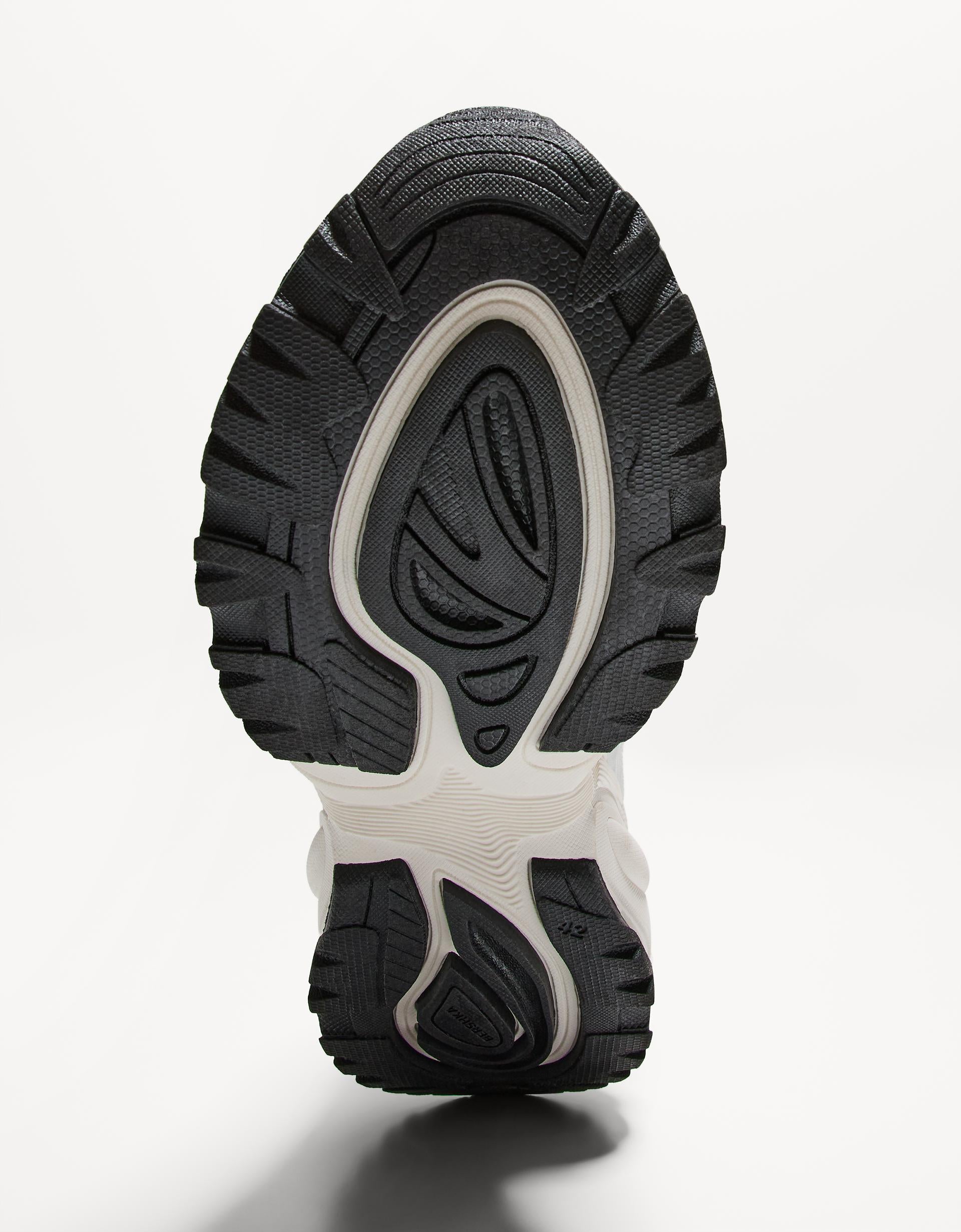 Çok parçalı spor ayakkabı