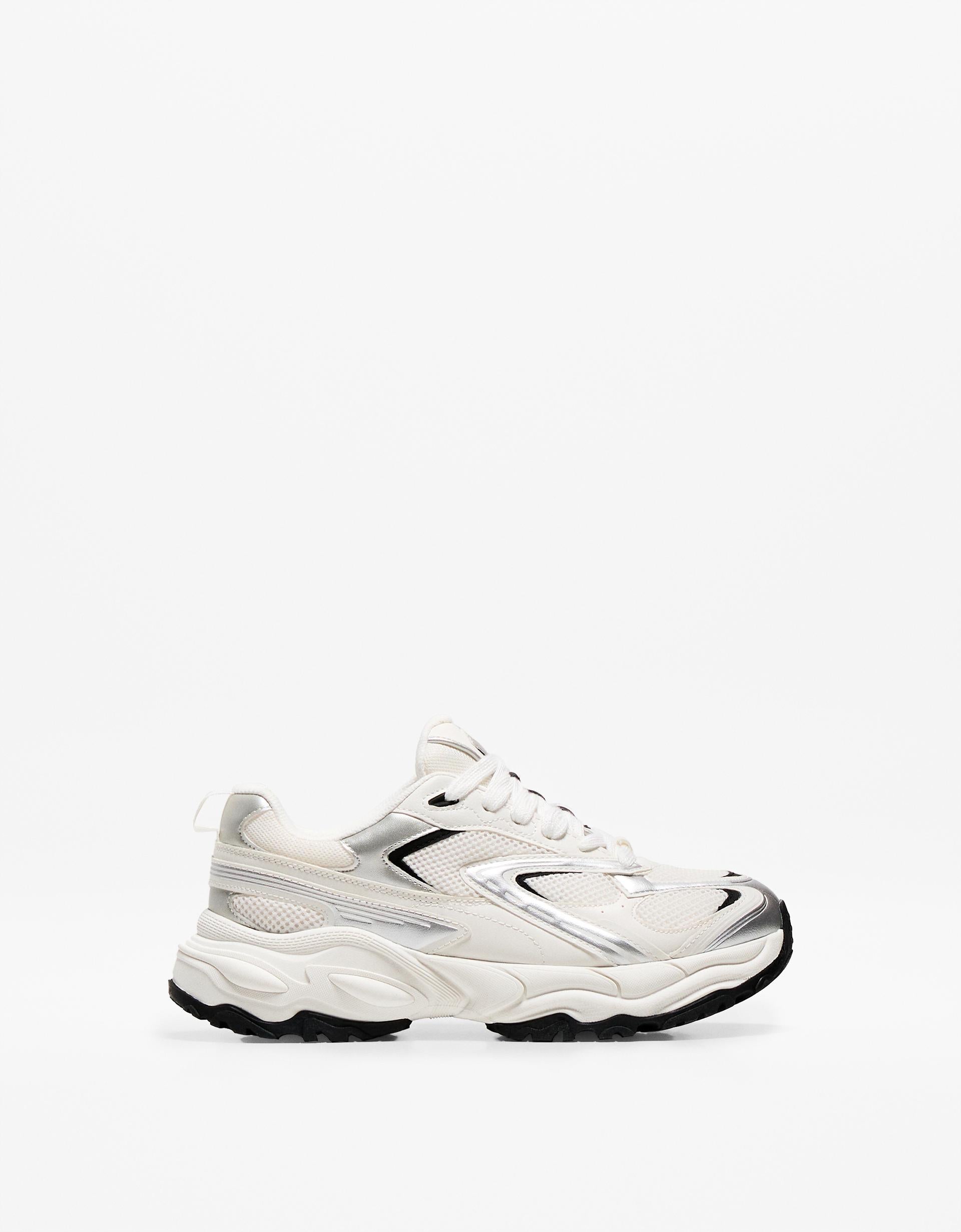 Çok parçalı spor ayakkabı